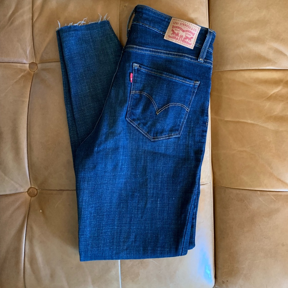 Levi 721 High Rise Skinny Jean- Size 28